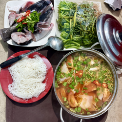 Lẩu măng chua cá lăng
