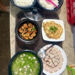 Cơm trưa 